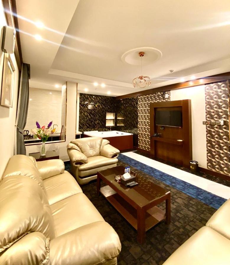 Aral Hotel Apartments Табук Экстерьер фото