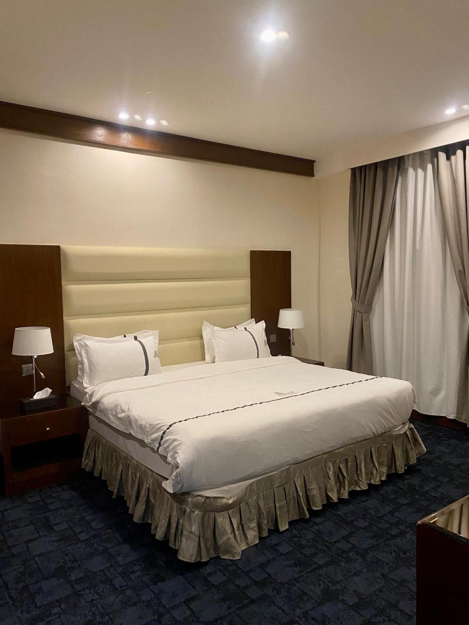 Aral Hotel Apartments Табук Экстерьер фото