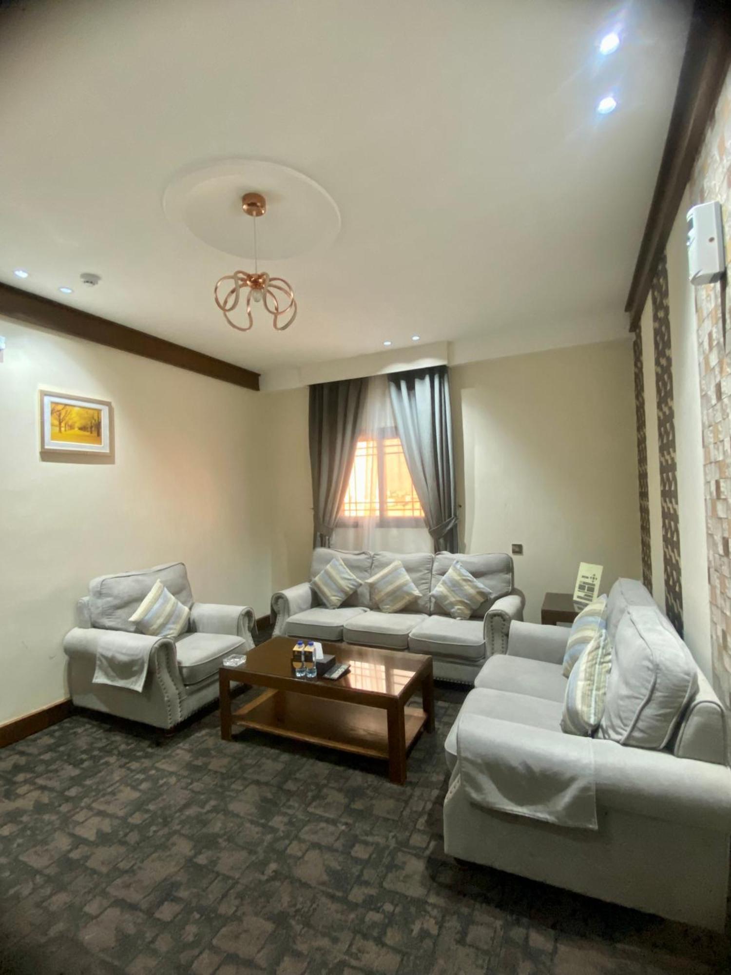 Aral Hotel Apartments Табук Экстерьер фото