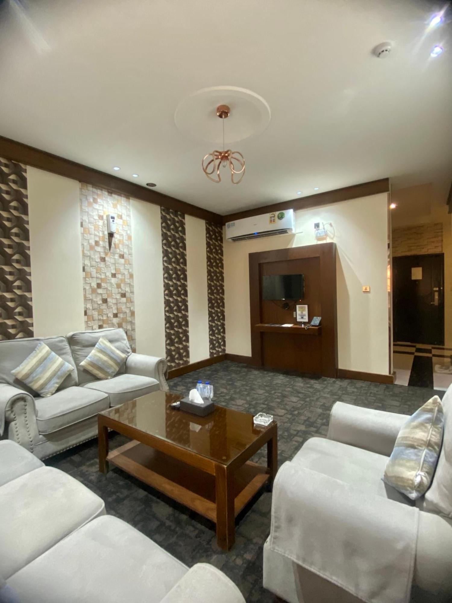 Aral Hotel Apartments Табук Экстерьер фото