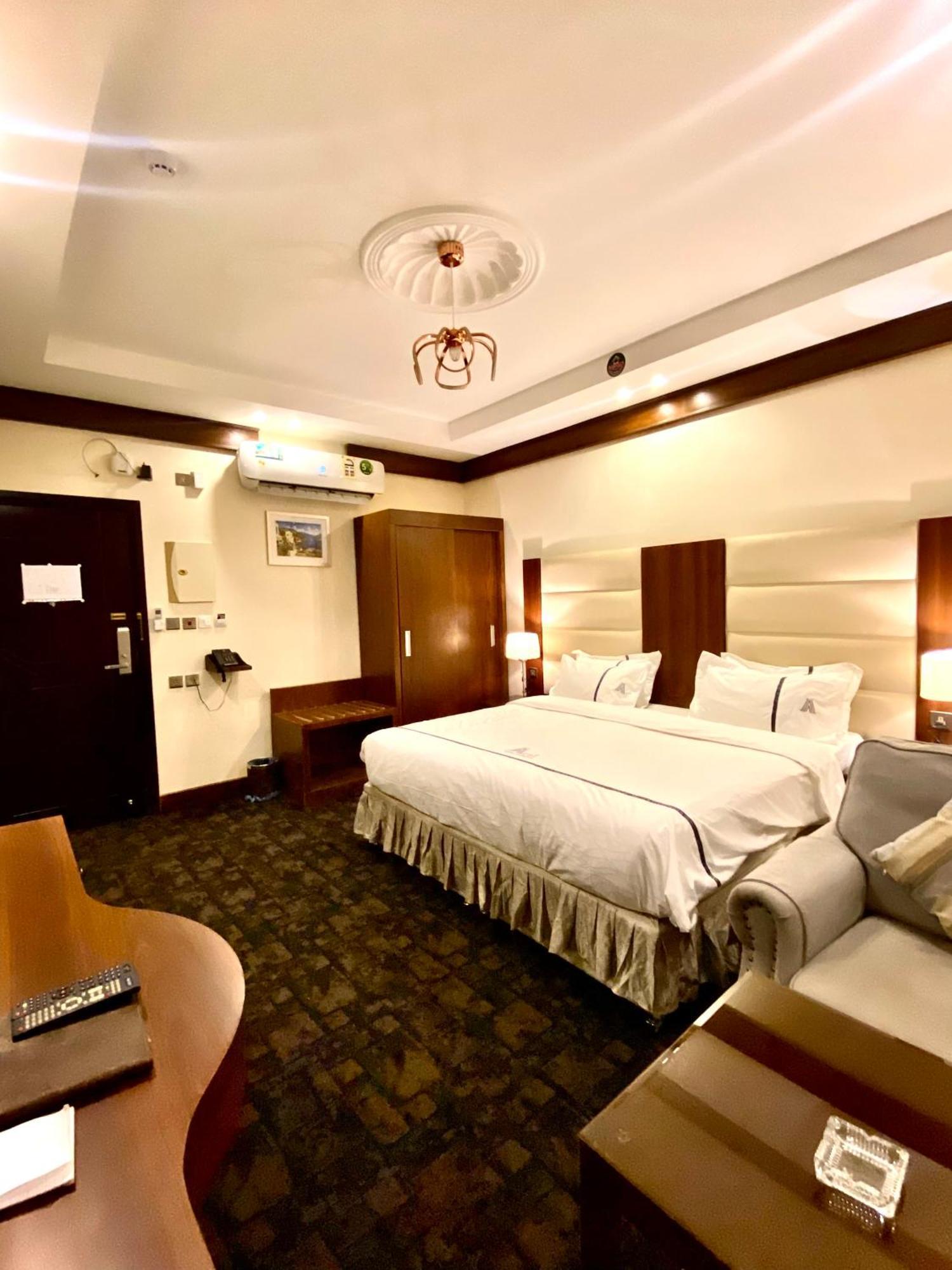 Aral Hotel Apartments Табук Экстерьер фото